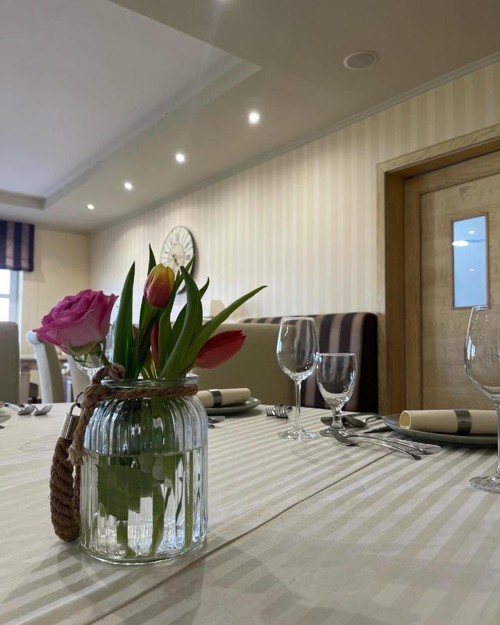 Diva Kacica Restaurant & Pansion Hotel Komarno Ngoại thất bức ảnh