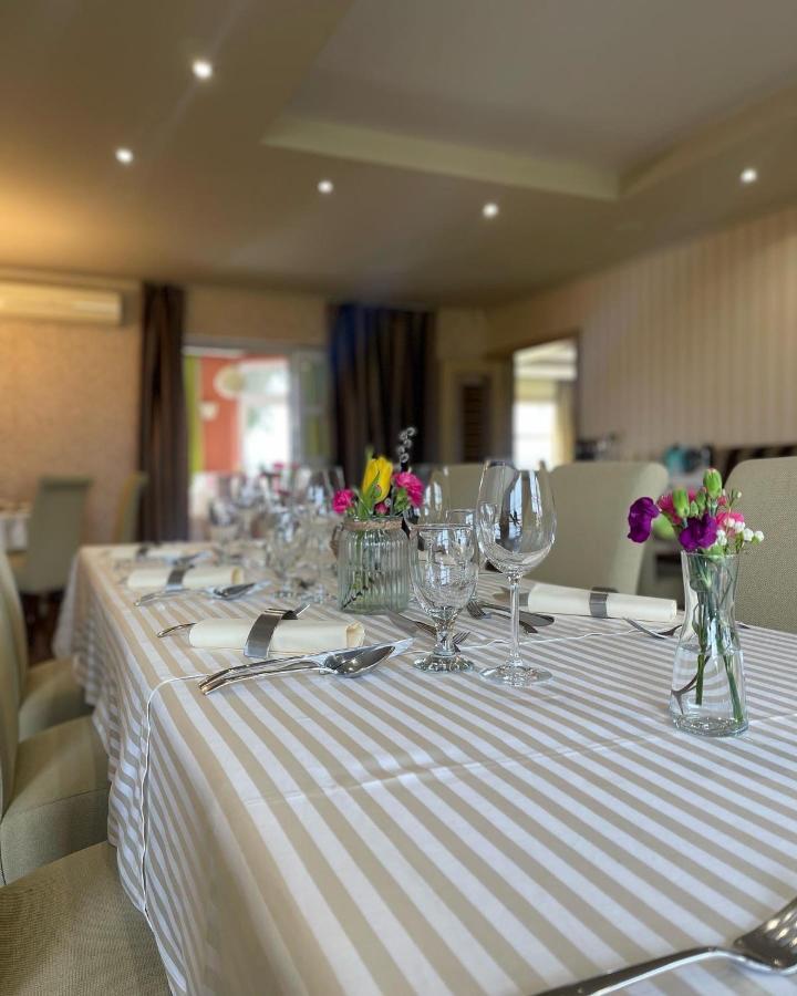 Diva Kacica Restaurant & Pansion Hotel Komarno Ngoại thất bức ảnh