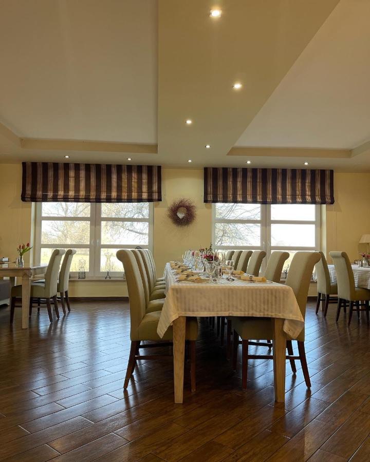 Diva Kacica Restaurant & Pansion Hotel Komarno Ngoại thất bức ảnh