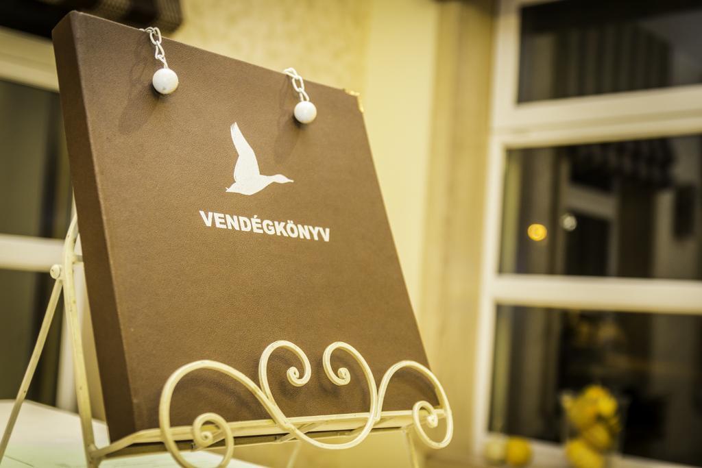 Diva Kacica Restaurant & Pansion Hotel Komarno Ngoại thất bức ảnh
