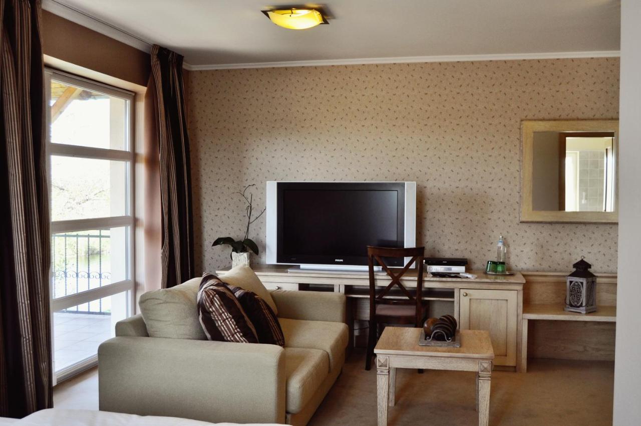 Diva Kacica Restaurant & Pansion Hotel Komarno Phòng bức ảnh