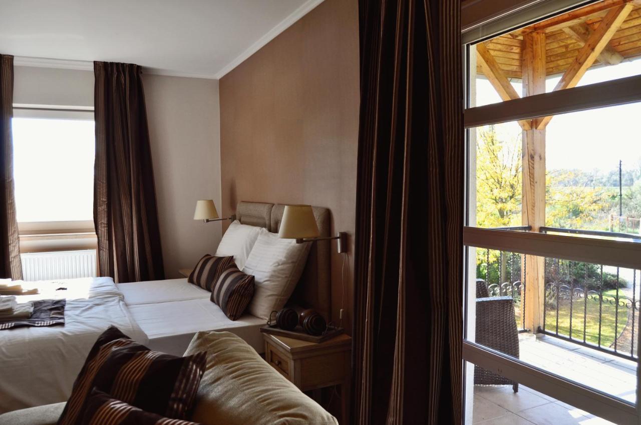 Diva Kacica Restaurant & Pansion Hotel Komarno Phòng bức ảnh