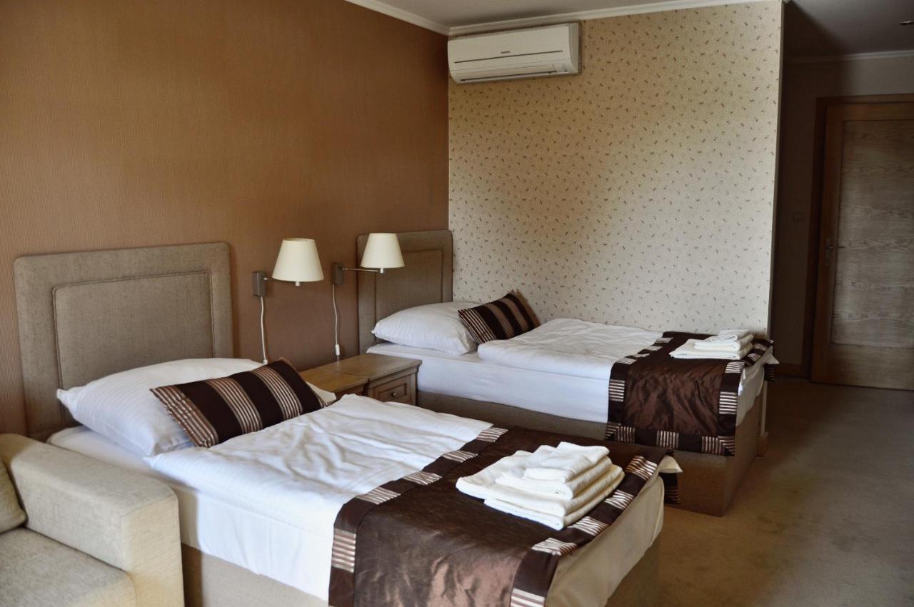 Diva Kacica Restaurant & Pansion Hotel Komarno Phòng bức ảnh